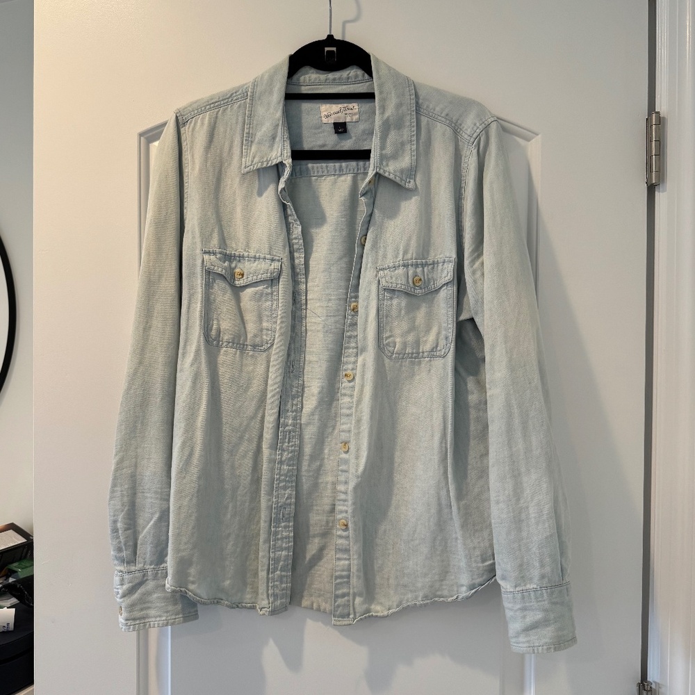Universal Thread Target Chambray Shirt Large